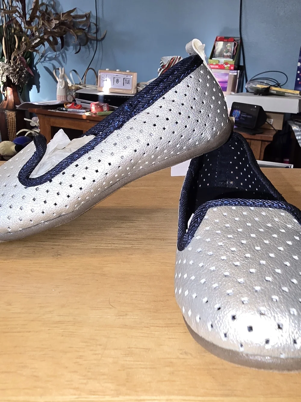 OshKosh B'gosh Girls' Silver Gray Slip-On Shoes Blue Trim - NWT Size 10
